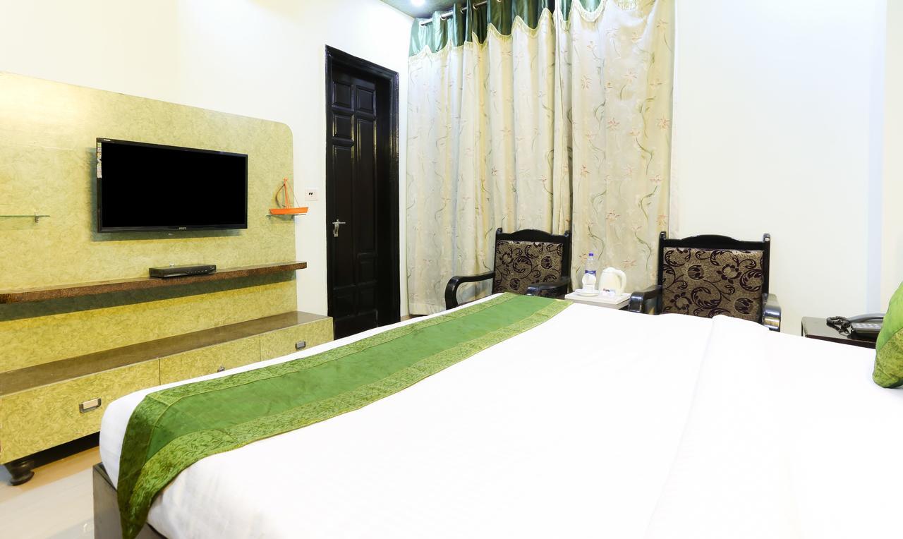 Hotel Treebo Trip Sswag 18 Expressway à Noida Extérieur photo