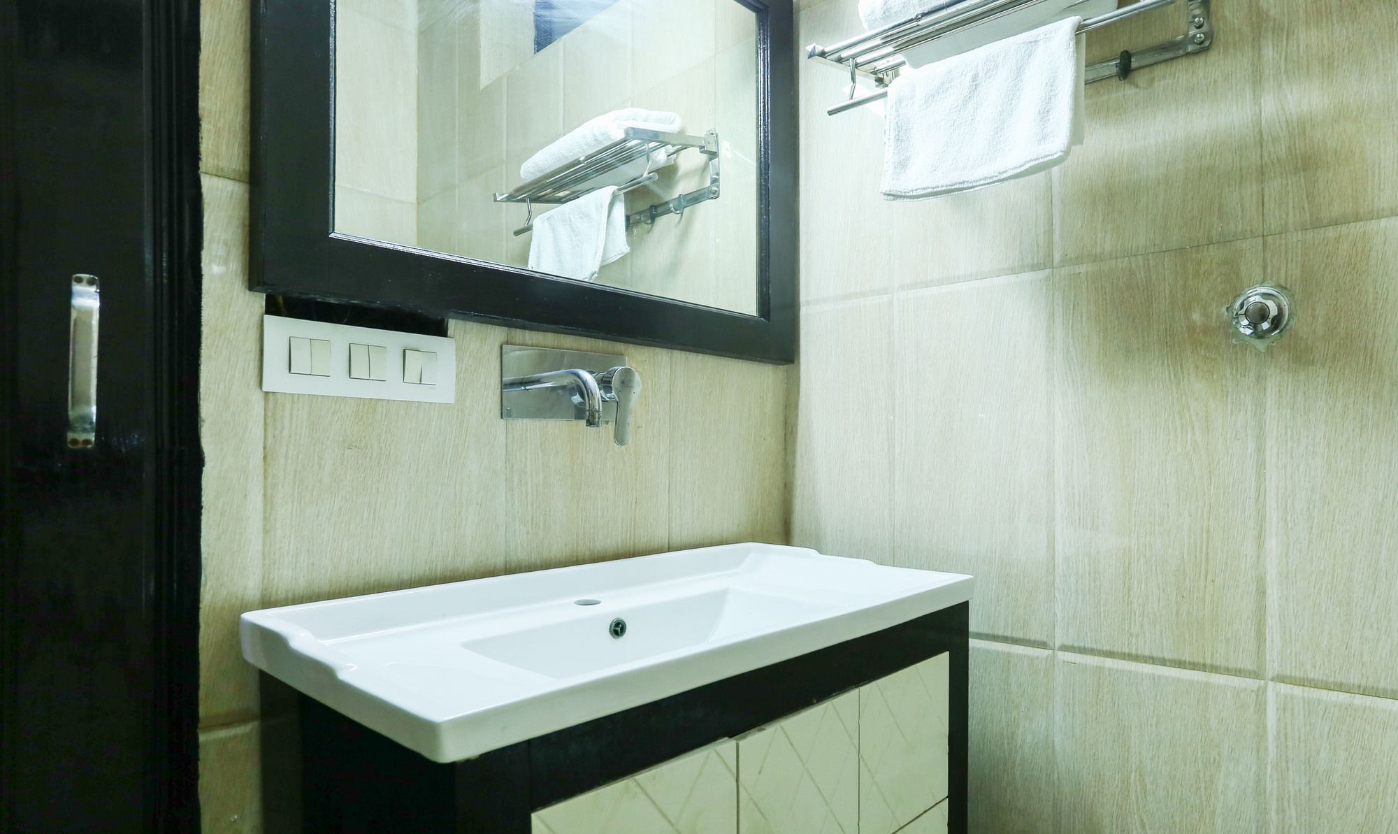 Hotel Treebo Trip Sswag 18 Expressway à Noida Extérieur photo