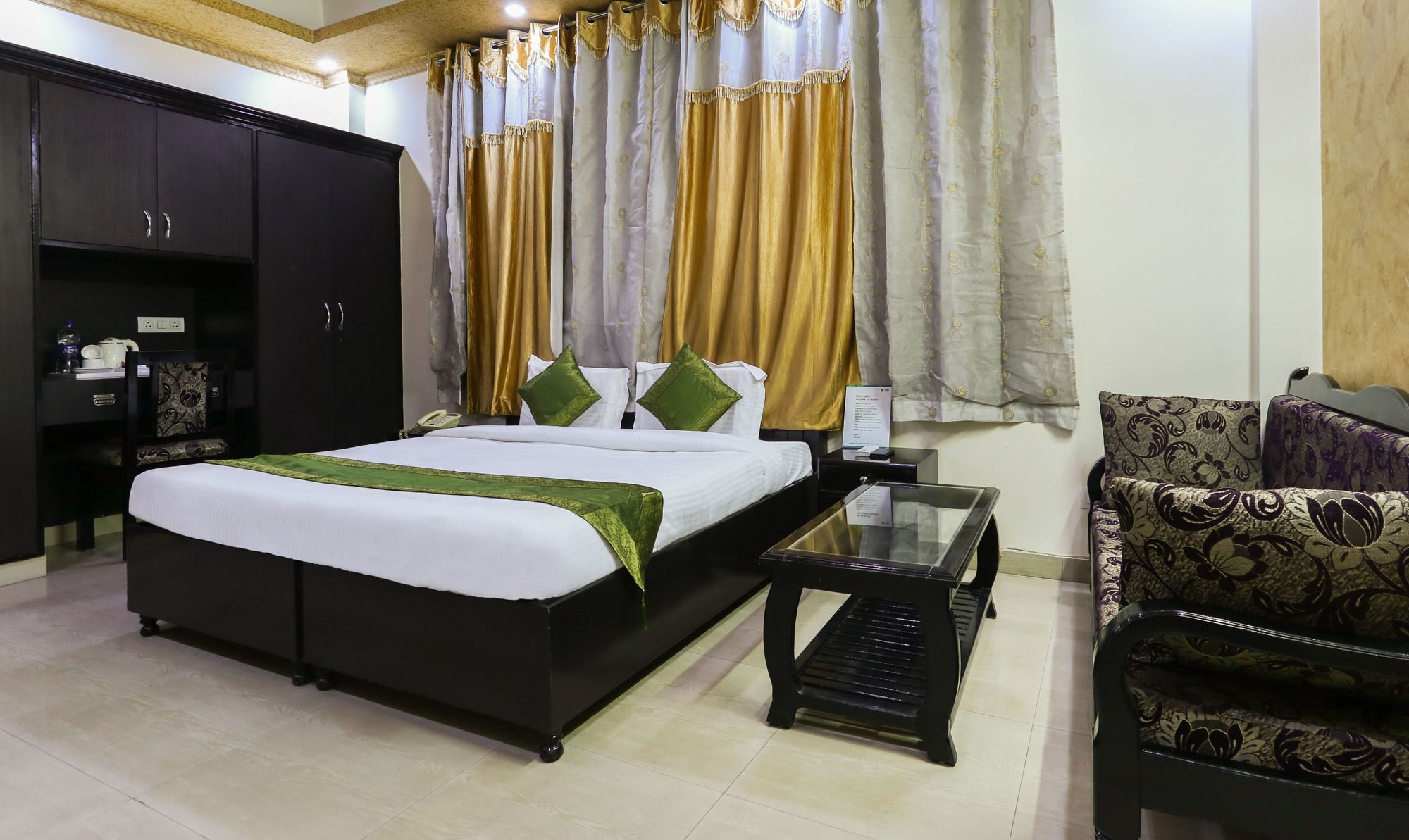 Hotel Treebo Trip Sswag 18 Expressway à Noida Extérieur photo
