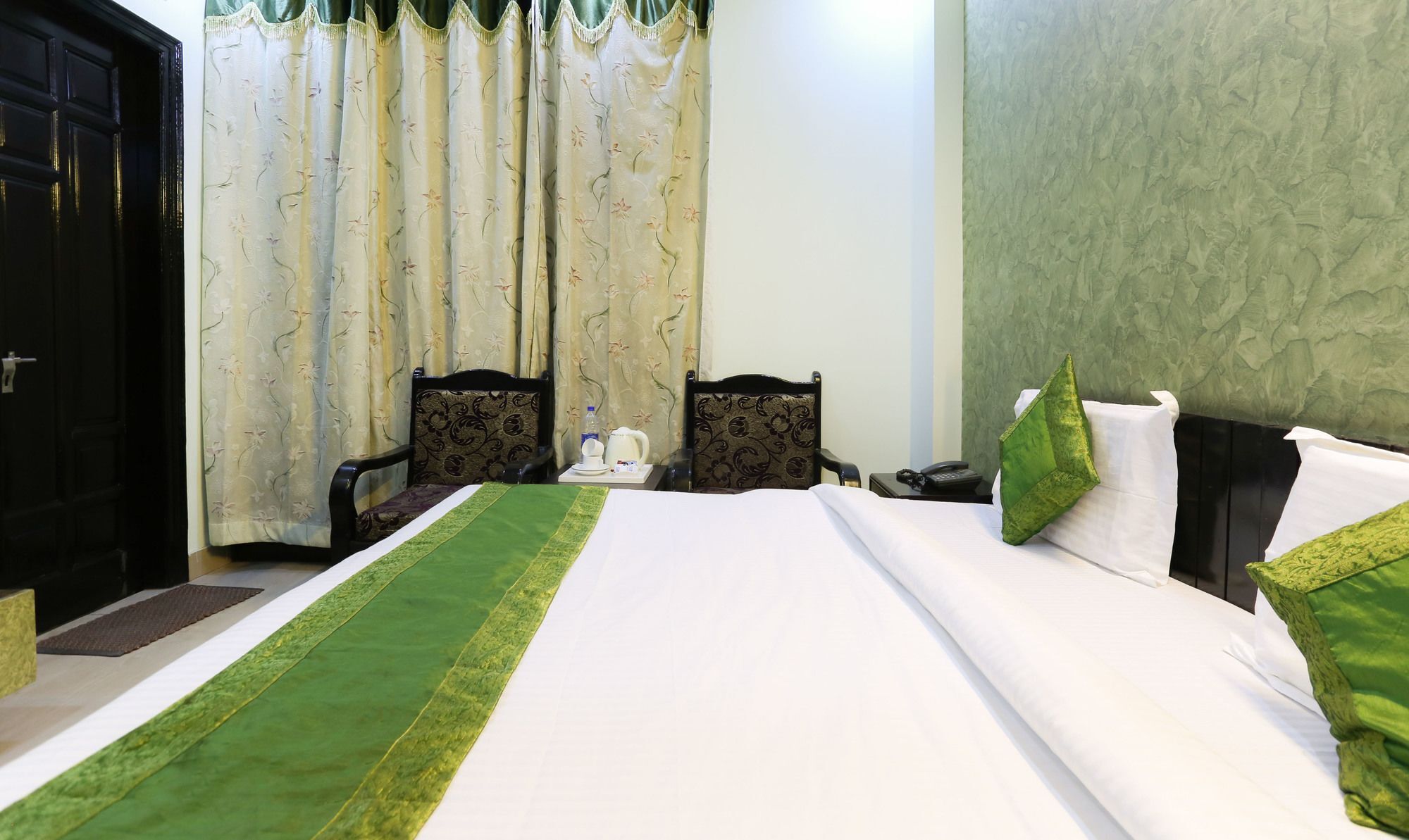 Hotel Treebo Trip Sswag 18 Expressway à Noida Extérieur photo