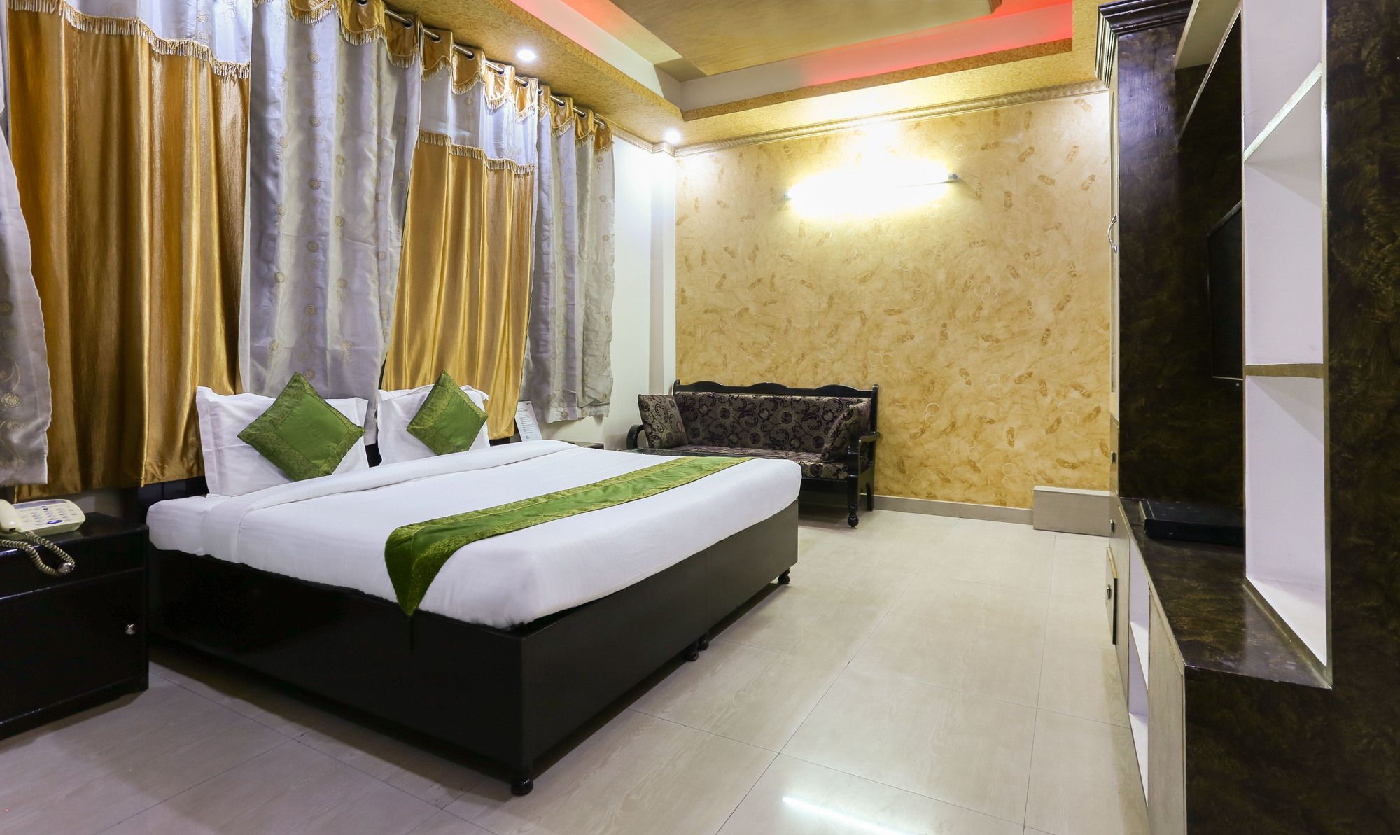 Hotel Treebo Trip Sswag 18 Expressway à Noida Extérieur photo