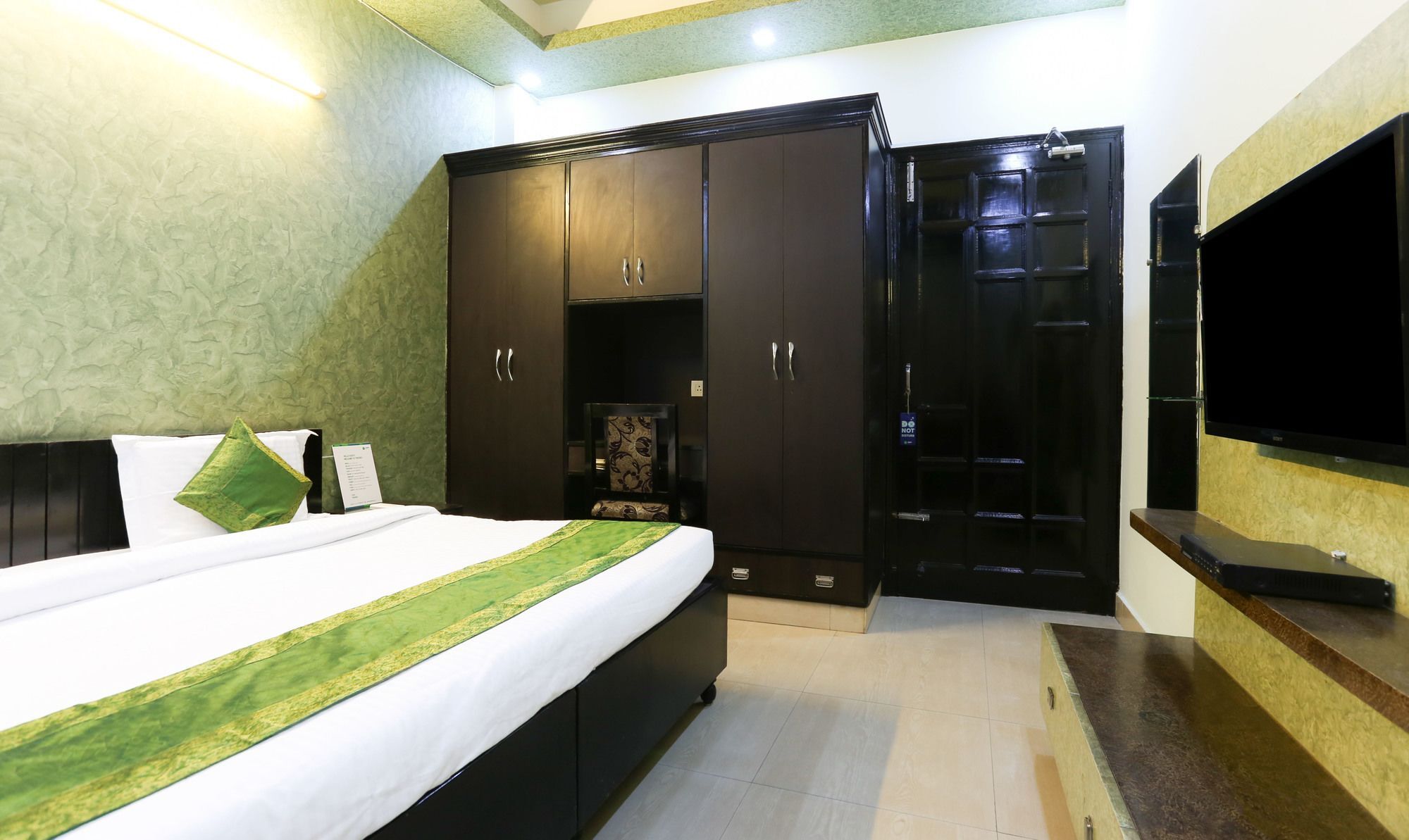 Hotel Treebo Trip Sswag 18 Expressway à Noida Extérieur photo